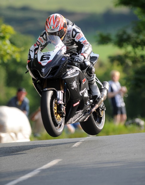 Cameron Donald during the third practice session of the 2009 TT (Stephen Davison/Pacemaker Press International)